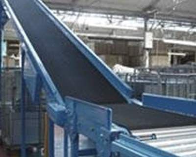 Inclined overhead belt conveyor
